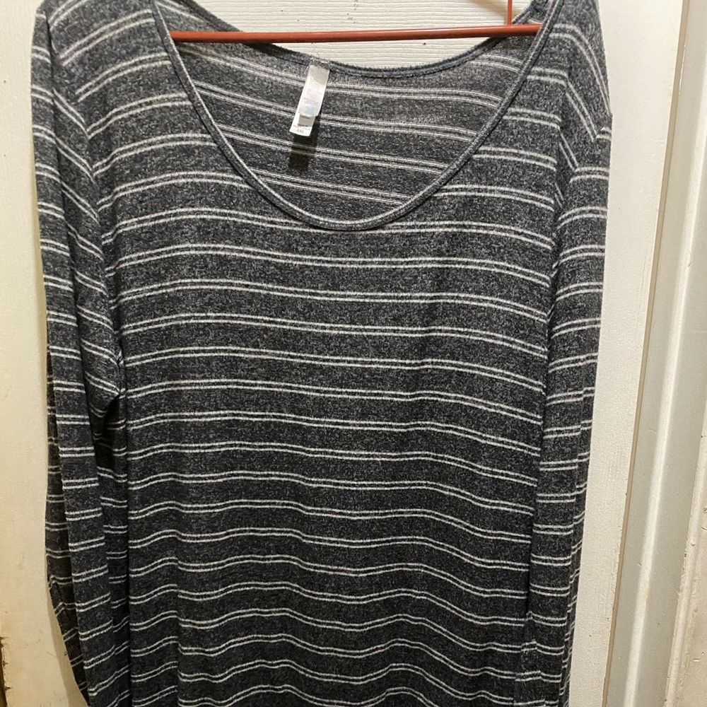 GRAY N WHITE SOFT LONG SLEEVE SHIRT